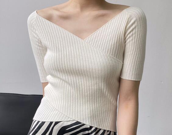 v領是什么樣子的？訂做v領衣服的優點有哪些呢？